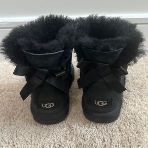 Girls Black Mini Bailey Bow Ugg Boots Sz 2 VGUC